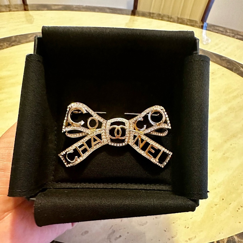 New Coco Chanel CC Crystal Bow Brooch
